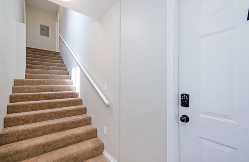 Mid-Wilshire House | Los Angeles Miracle Mile District Retreat