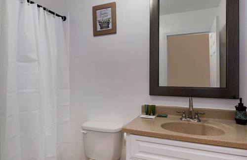 Mid-Wilshire House | Los Angeles Miracle Mile District Retreat