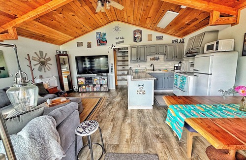 Shelton Cabin | Lost Lake Fishing Shack, a great place to make memories with friends & family!