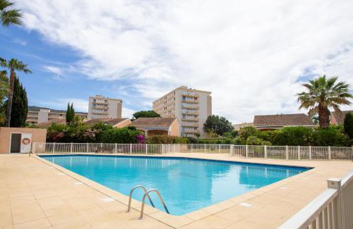 Le Lavandou Apartment | Lou Estrella - Appt 4p avec piscine proche plage