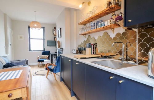 Whiteabbey House | LOUGH MILL HOUSE, pet friendly, with a garden in Newtownabbey