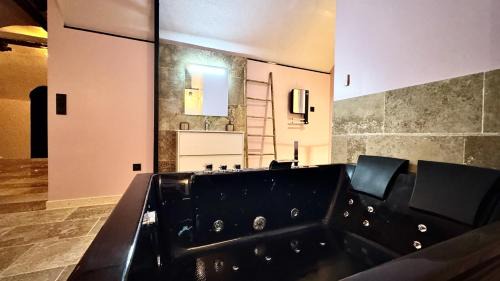 Grand Trou - Saint Jean De Dieu Apartment | Love room spa luxe sensoriel