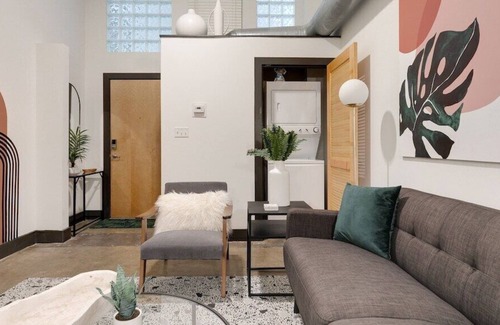 Monroe Ward Apartment | Lovely 1-Bedroom Loft with Free Parking and Wifi