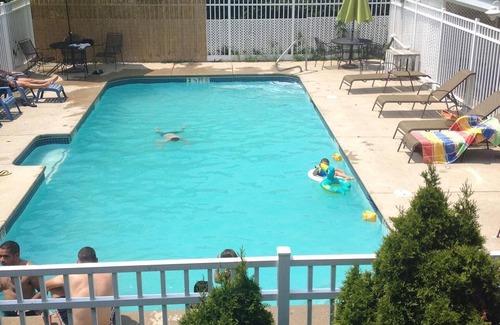 Hampton Apartment | lovely 2-bedroom apartment with pool 5