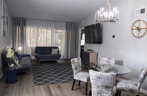 Gulf Gate Estates Apartment | Lovely 2 bedroom condo with a pool!