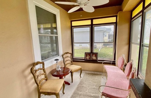 Crown Point Apartment | Lovely 2 bedroom just a few blocks from the square