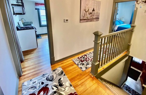 Crown Point Apartment | Lovely 2 bedroom just a few blocks from the square