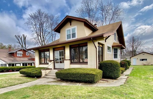 Crown Point Apartment | Lovely 2 bedroom just a few blocks from the square