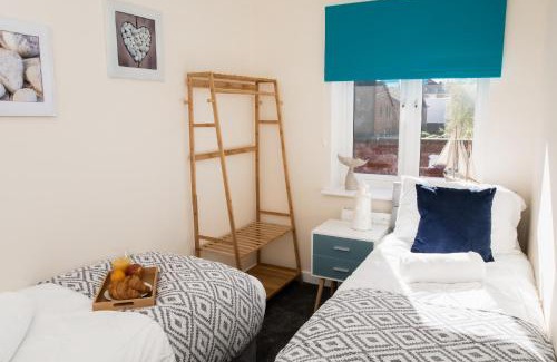 Great Yarmouth House | Lovely 2-bedroom Seaside Retreat with Free Parking