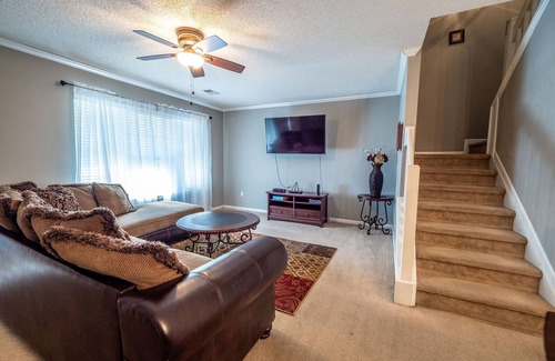 North Charleston House | Lovely 2bd/2.5bath Centrally Located