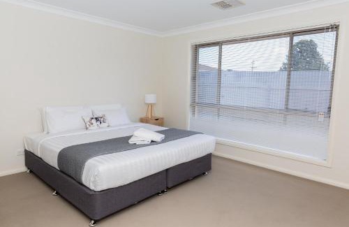 Wagga Wagga House | Lovely 3 Bed, 2 Bath in the City Centre