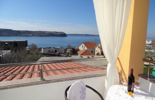 Rtina Apartment | Lovely 3 bedroom apartment Lemi near beach