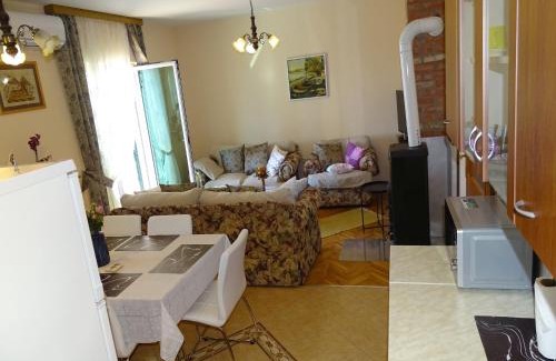 Rtina Apartment | Lovely 3 bedroom apartment Lemi near beach