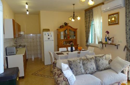 Rtina Apartment | Lovely 3 bedroom apartment Lemi near beach