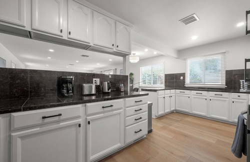 West Hills House | Lovely 3-bedroom house with AC in Canoga Park
