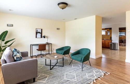 Newark Apartment | Lovely 3BR Home in Newark + Pet-friendly