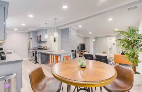 Sherwood Forest and Thistle Development House | Lovely 4-Bedroom Pool House Minutes from Disneyland - Ideal Family Retreat!