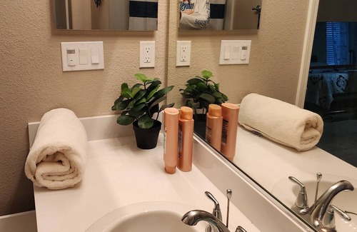 Pittsburg House | Lovely 5 BR home, 5 mins from BART, shopping, restaurants, freeway