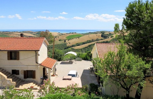 Cologna Spiaggia Villa | Lovely apartment in villa with A/C, hot tub, pool, WIFI, TV, patio, pets allowed and panoramic v.