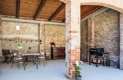 Costigliole d'Asti Apartment | Lovely apartment for 2 people with WIFI, A/C, pool, TV and patio