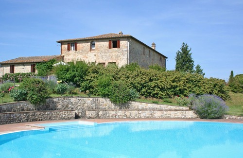 Monteroni d'Arbia Apartment | Lovely apartment for 2 people with pool, WIFI and panoramic view, close to Siena