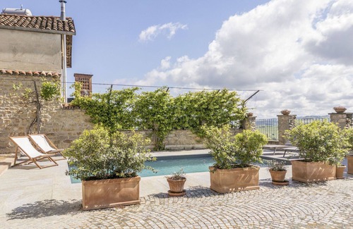 Monforte d'Alba Apartment | Lovely apartment for 4 people with pool, WIFI and terrace, close to Alba