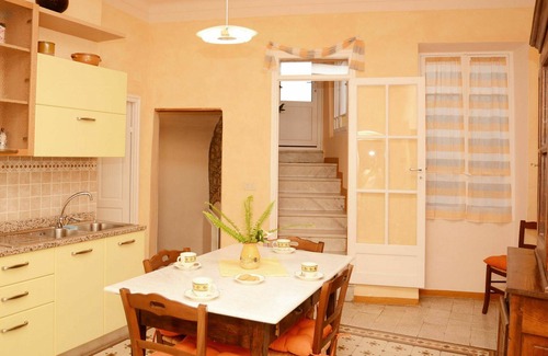 Valloria Apartment | Lovely apartment for 4 guests with WIFI, TV and terrace