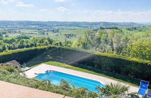 Portacomaro Apartment | Lovely apartment for 4 people with A/C, pool, WIFI, terrace, pets allowed and panoramic view
