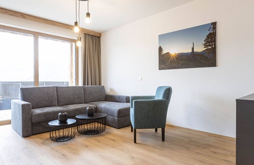 Paß Thurn Apartment | Lovely apartment for 6 guests with WIFI, pool, TV and balcony