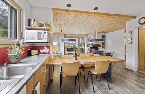 Parpan Apartment | Lovely apartment for 4 people with WIFI, TV, balcony and pets allowed