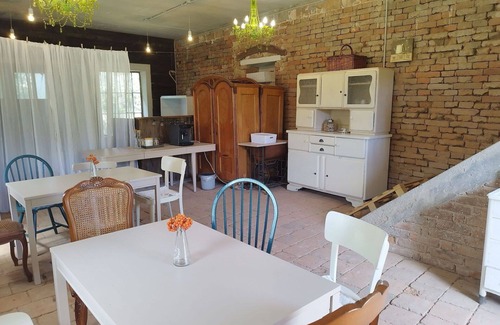 Lukavice Apartment | Lovely apartment for 4 people with WIFI, pool and patio