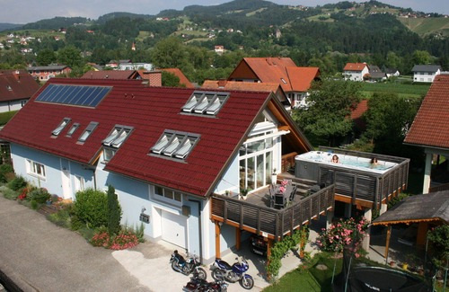 Ligist Apartment | Lovely apartment for 6 guests with WIFI, private pool, TV and terrace