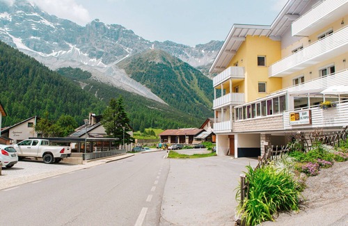 Solda Apartment | Lovely apartment for 6 guests with WIFI, TV, terrace, pets allowed and panoramic view