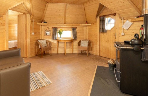 Logie Coldstone Apartment | Lovely apartment for 3 guests with terrace and pets allowed