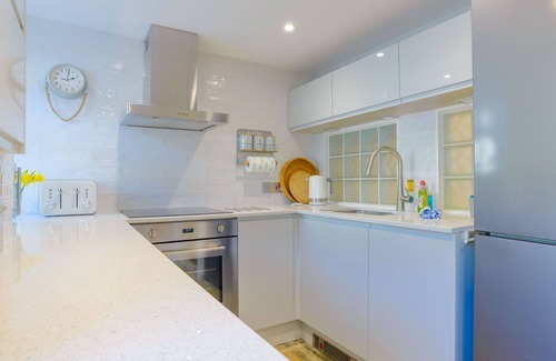 Trebarwith Apartment | Lovely apartment for 4 people with WIFI, TV, patio and pets allowed