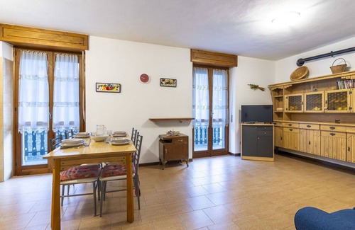 Cataeggio Apartment | Lovely apartment for 4 guests with TV and terrace