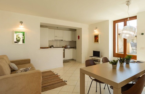 San Carlo Apartment | Lovely apartment for 6 people with TV, terrace and pets allowed