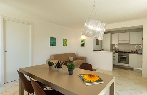 San Carlo Apartment | Lovely apartment for 6 people with TV, terrace and pets allowed