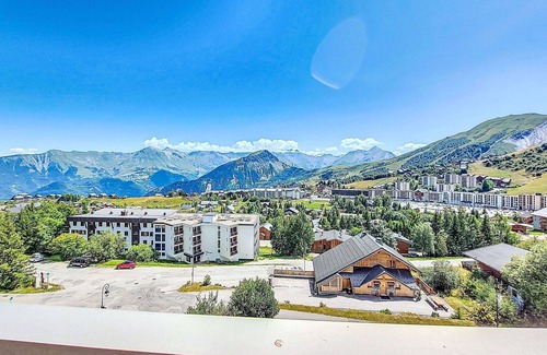 La Toussuire Apartment | Lovely apartment for 4 people with WIFI, TV and balcony