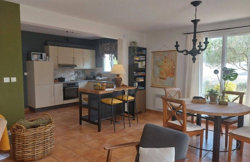 Nans-les-Pins Apartment | Lovely apartment for 6 people with WIFI, pool, TV and terrace