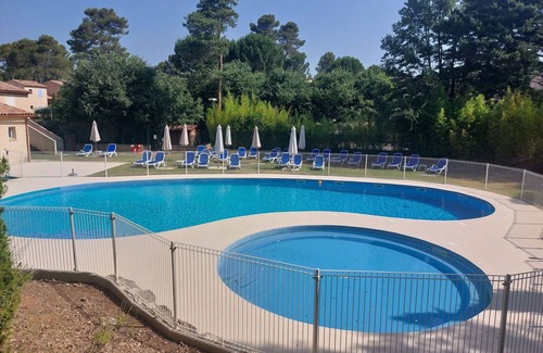 Nans-les-Pins Apartment | Lovely apartment for 6 people with WIFI, pool, TV and terrace