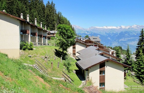 Granges House | Lovely apartment in villa for 8 guests with WIFI, TV, terrace and pets allowed