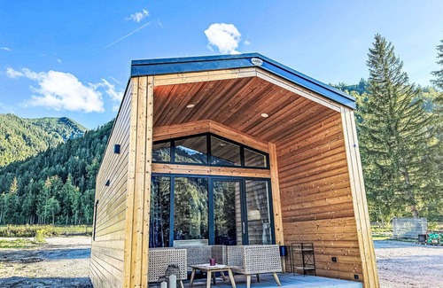 Schliersee House | Lovely apartment in villa for 5 guests with A/C, TV, terrace and pets allowed