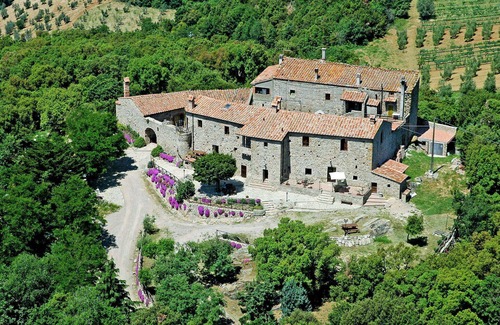 Roccastrada Villa | Lovely apartment in villa for 3 guests with WIFI, TV and patio