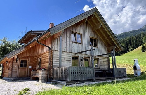 Mitterberg-Sankt Martin House | Lovely apartment in villa for 18 guests with pool, WIFI, TV, terrace and pets allowed