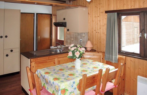 Saas-Balen House | Lovely apartment in villa for 4 people with WIFI, TV, patio and pets allowed