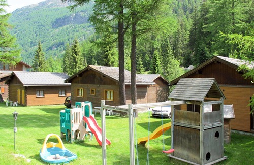 Saas-Balen House | Lovely apartment in villa for 4 people with WIFI, TV, patio and pets allowed