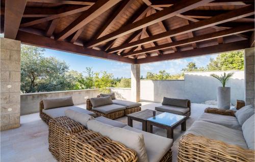 Mocici Apartment | Lovely Apartment In Cilipi With Wifi