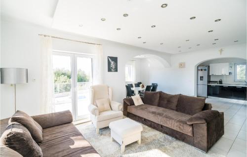 Mocici Apartment | Lovely Apartment In Cilipi With Wifi