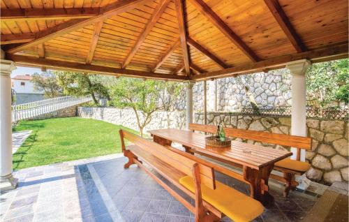 Kampor Apartment | Lovely Apartment In Kampor With Kitchen